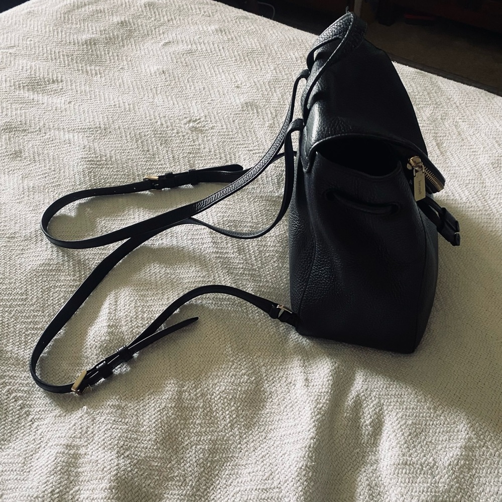 ♠️ Black Pebbled Leather Kate Spade Backpack with Gold Logo - Picture 4 of 13